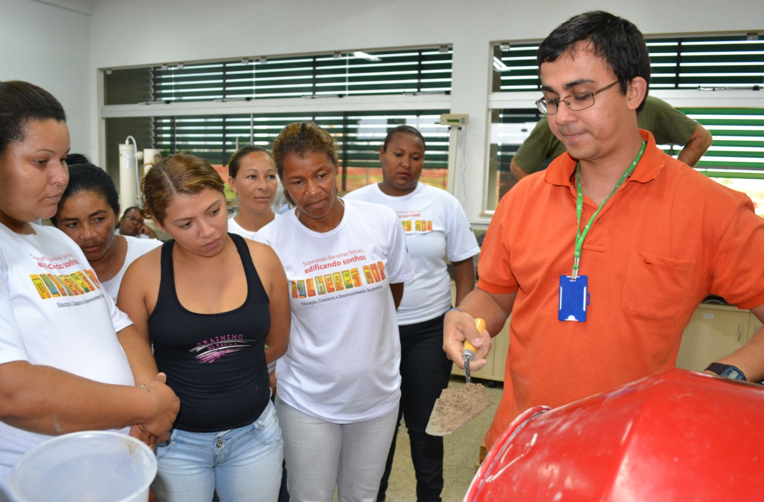 Aula para o curso de Aplicador de Revestimento Cerâmico, ofertado no Câmpus Formosa, em 2014 Aula para o curso de Aplicador de Revestimento Cerâmico, ofertado no Câmpus Formosa, em 2014